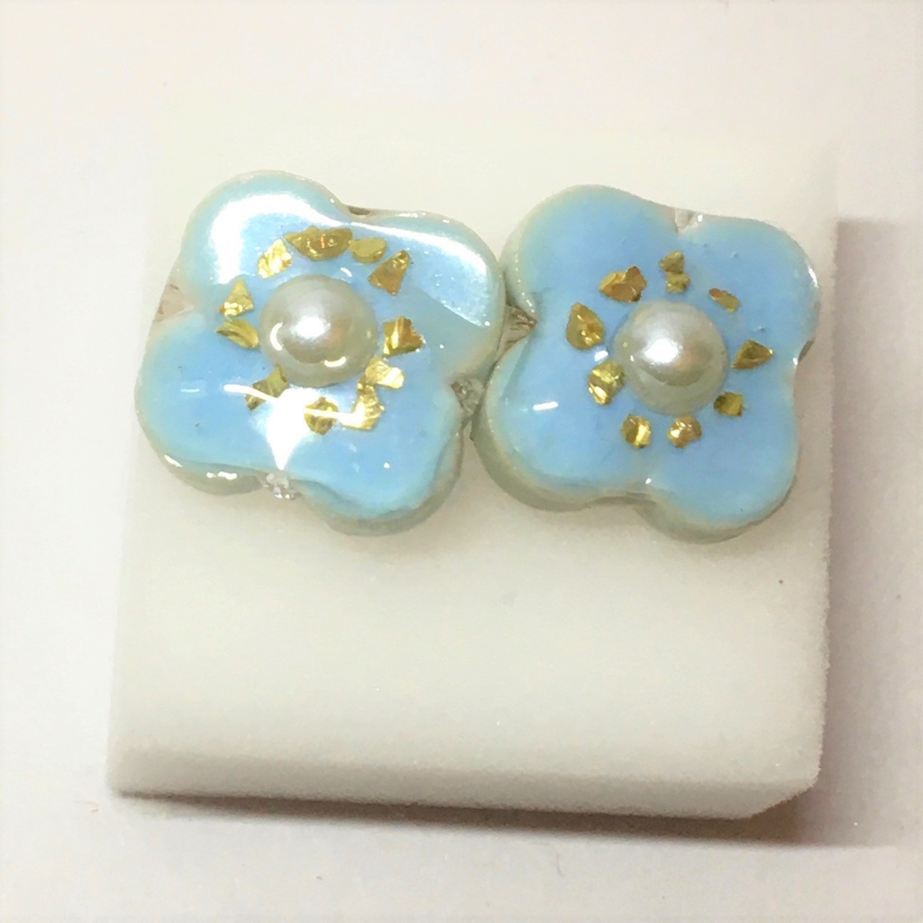 お花タイルのピアス(サージカルステンレス)