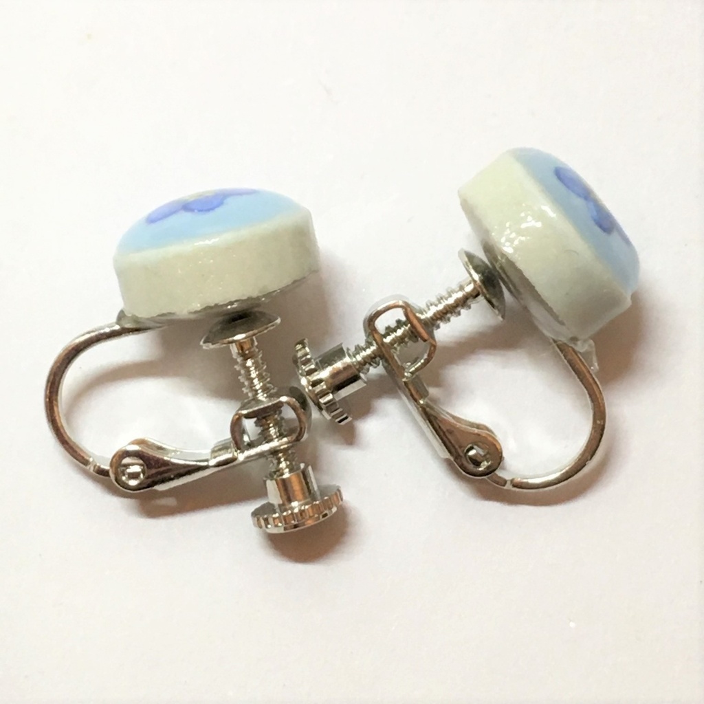 丸タイルのネモフィライヤリング