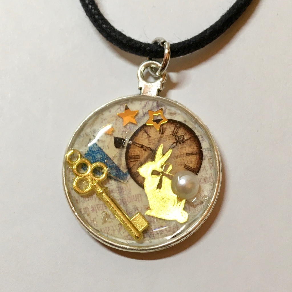 アリスのペンダント