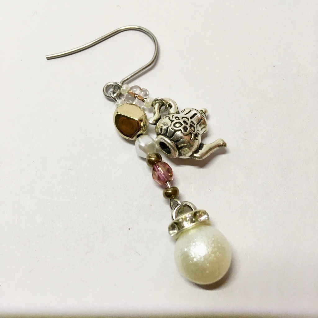 ティーセットのピアス(サージカルステンレス・イヤリング交換可)