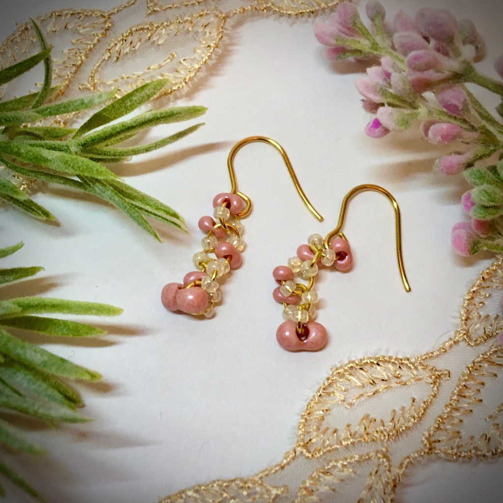 ゆらゆら花ピアス - アクセサリー