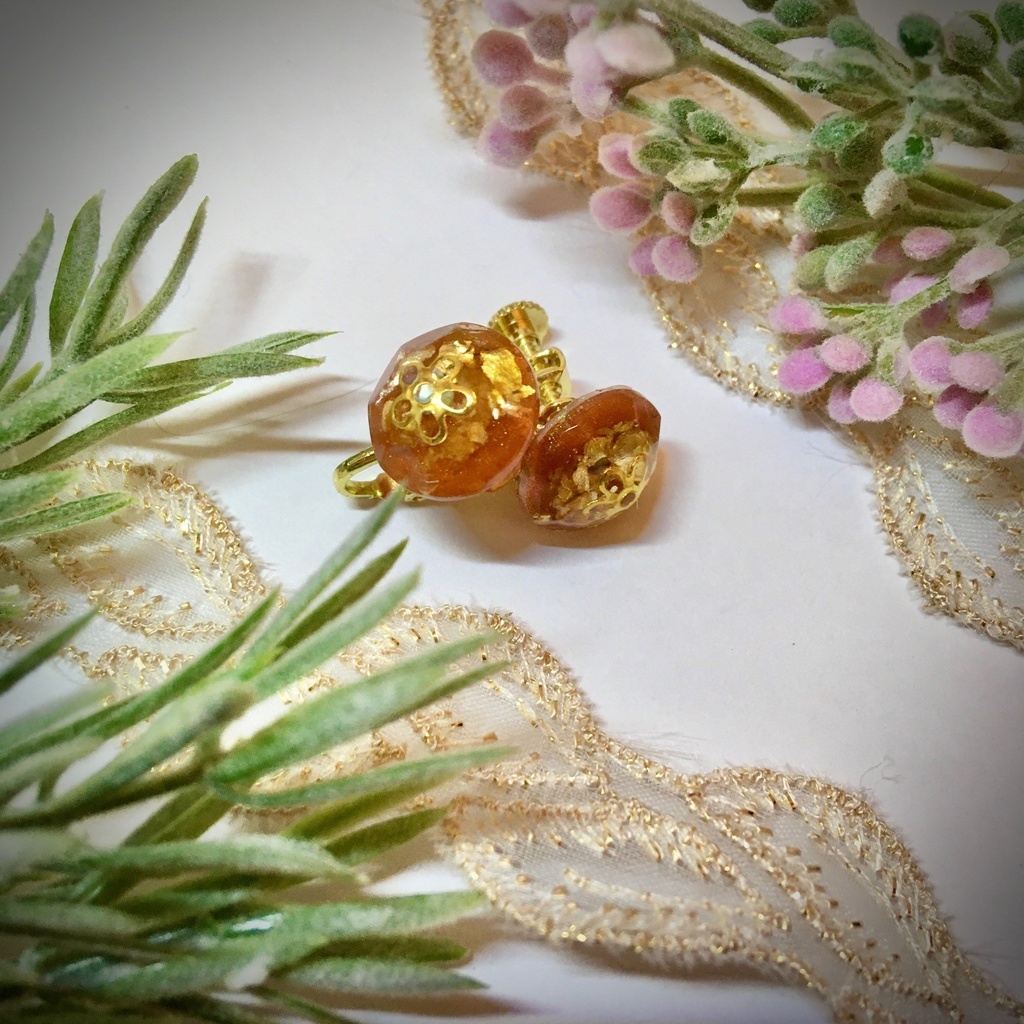 紅茶色のイヤリング
