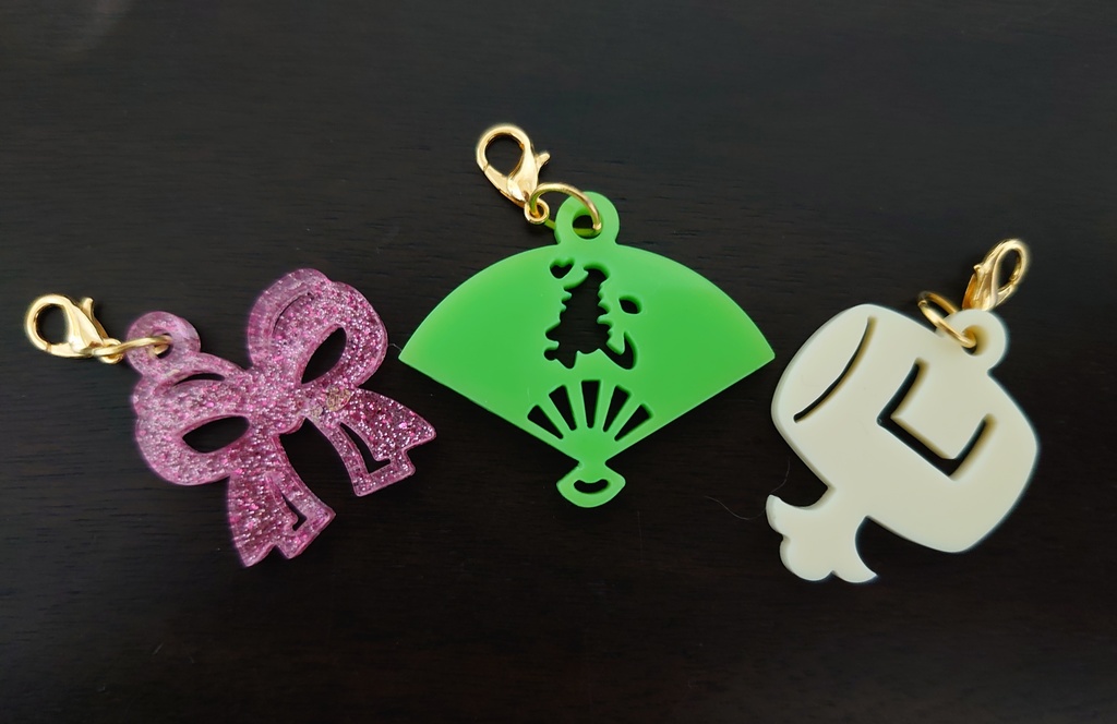 【追加】義勇さんの和風縁起物ウッドキーホルダーと夜のアクキー追加三種