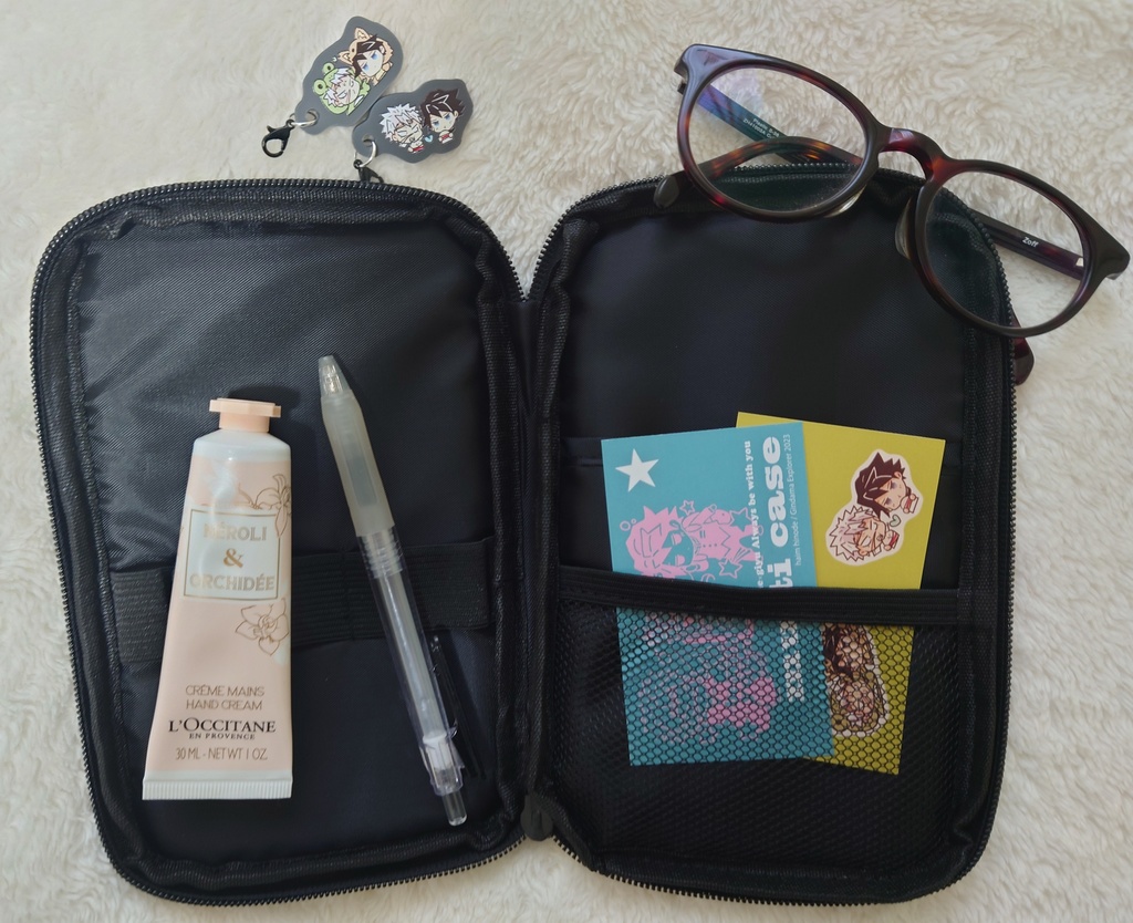 Be with youマルチケースといっしょにぬくぬく記念のアクキー