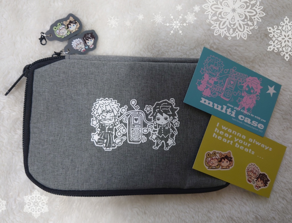 Be with youマルチケースといっしょにぬくぬく記念のアクキー