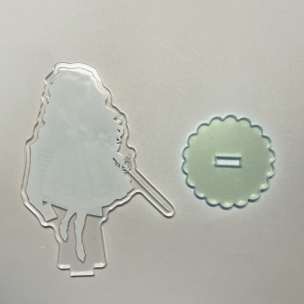 「チェスの国の少女」アクリルスタンド