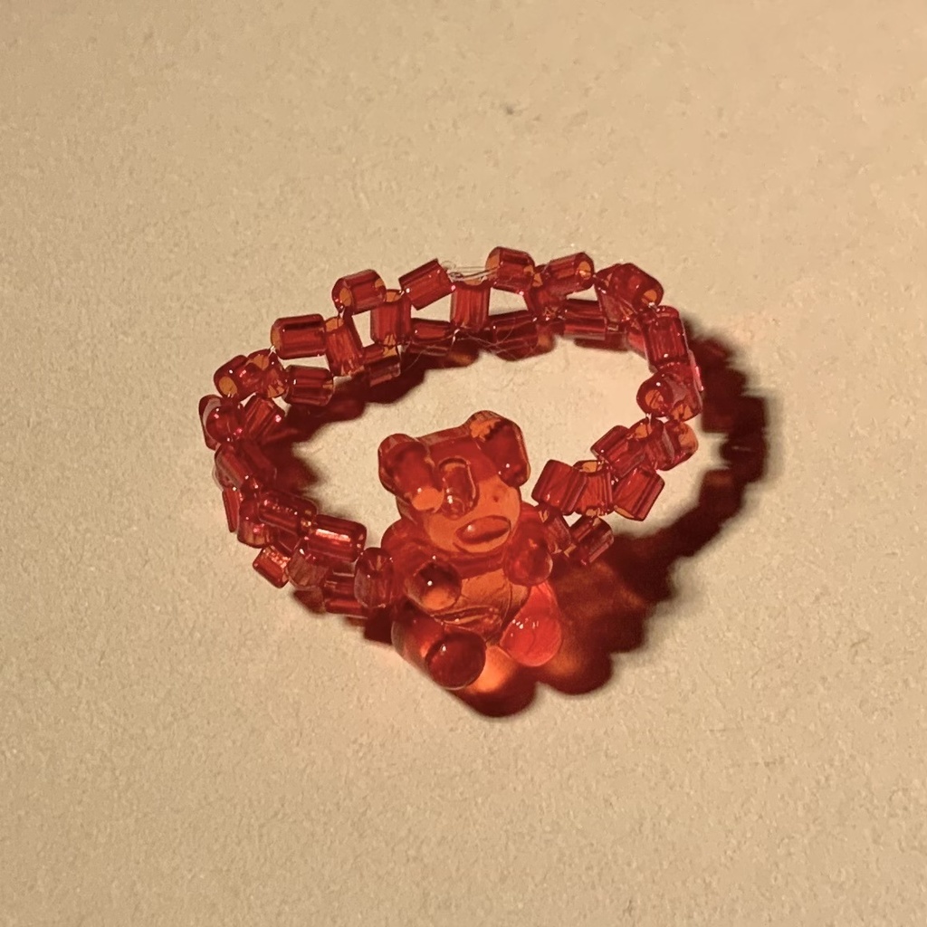 真っ赤なクマのビーズリング