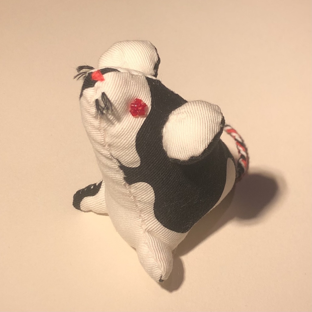 牛柄ねずみのぬいぐるみ