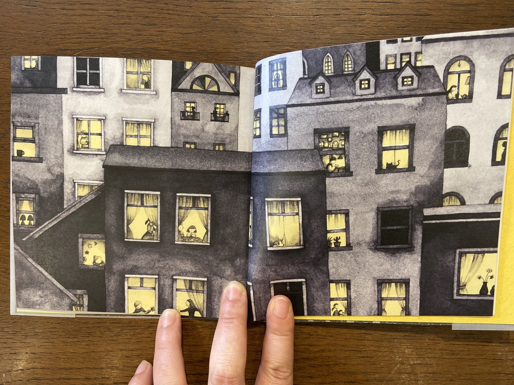 「まどのむこうには」まつむらまいこ