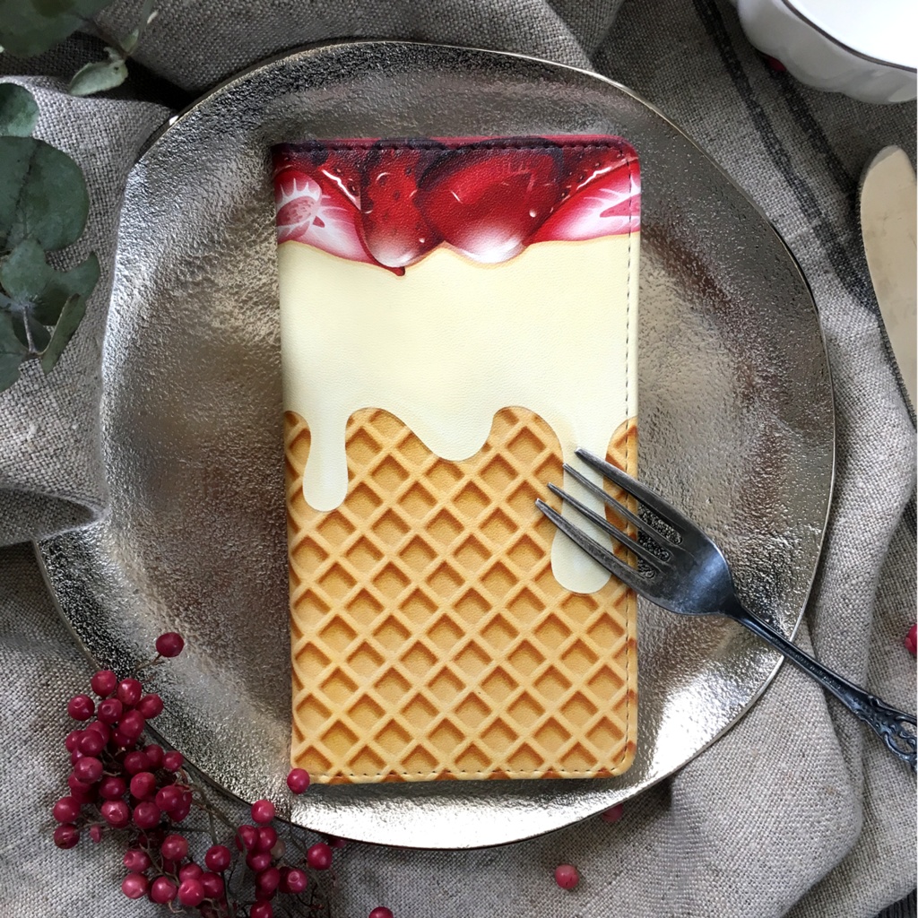 ショートケーキみたいなアイスクリームの手帳型ケース iphone15 iphone14 iphone16e 全機種対応