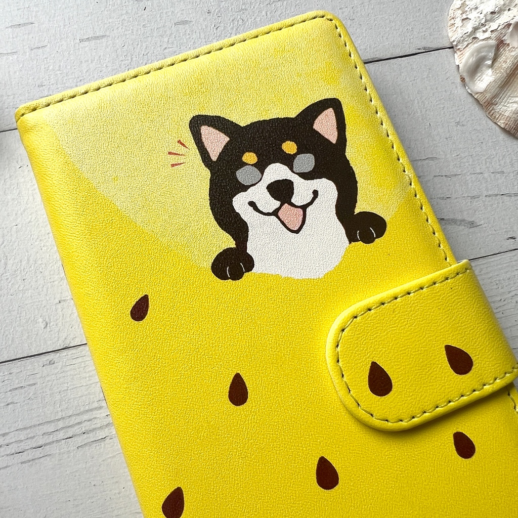 黄色いスイカが食べたい柴ちゃんのスマホケース(黒柴) 全機種対応 手帳型 スマホケース iphone14 iphone16e iPhone17 air 犬 柴犬 夏 スイカ iphone15