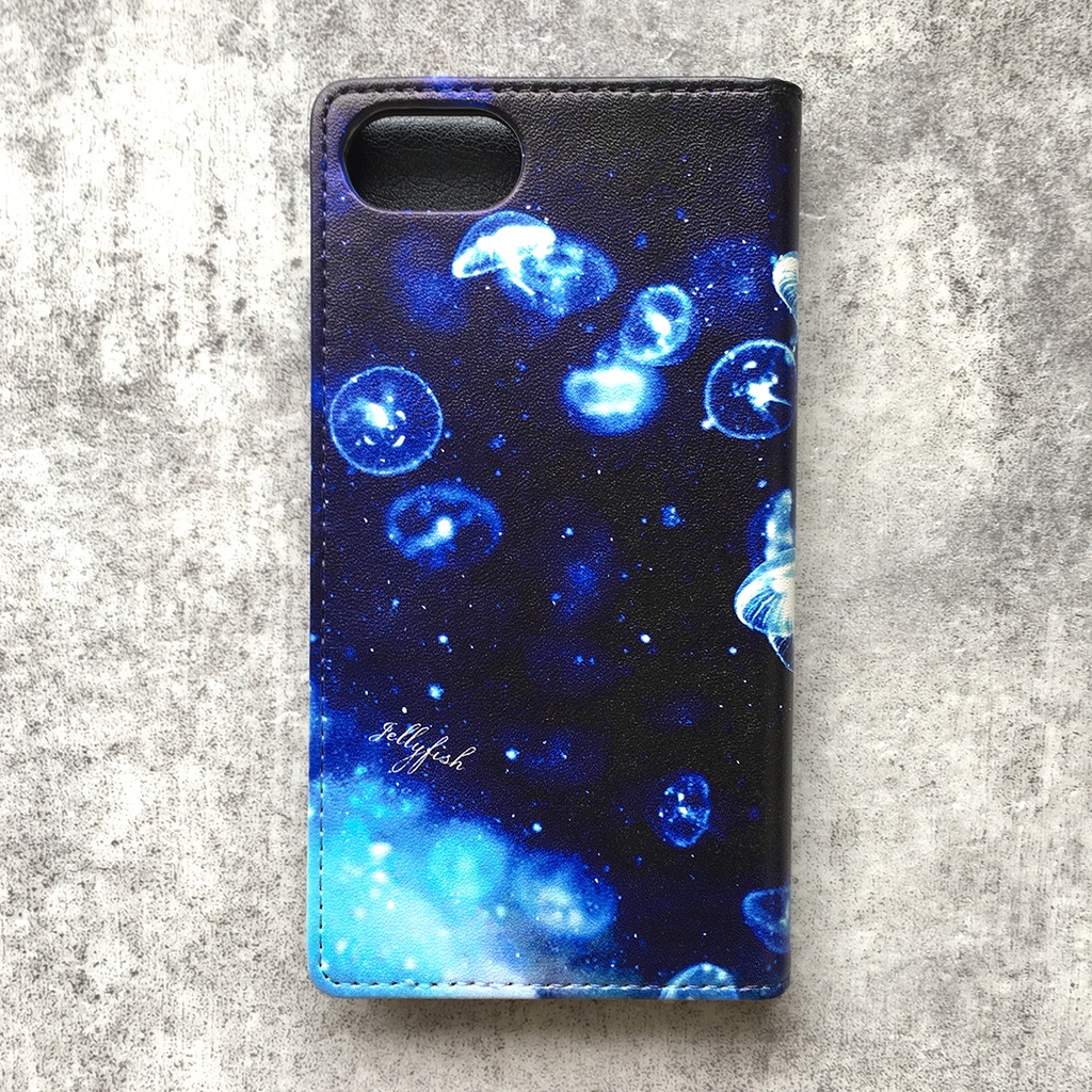 きらきらクラゲの手帳型スマホケース iphone16e iphone14 iphone15 全機種対応 海 クラゲ 水