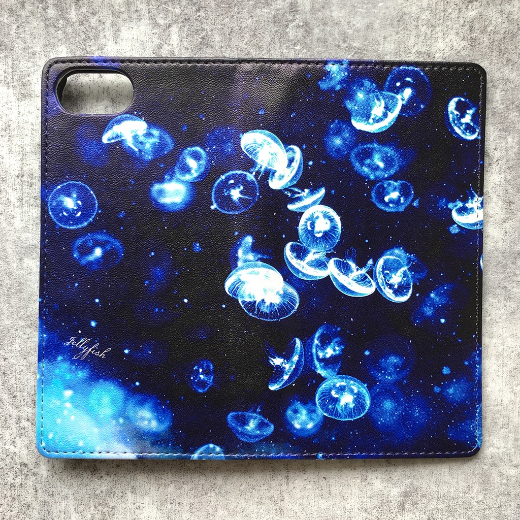 きらきらクラゲの手帳型スマホケース iphone16e iphone14 iphone15 全機種対応 海 クラゲ 水