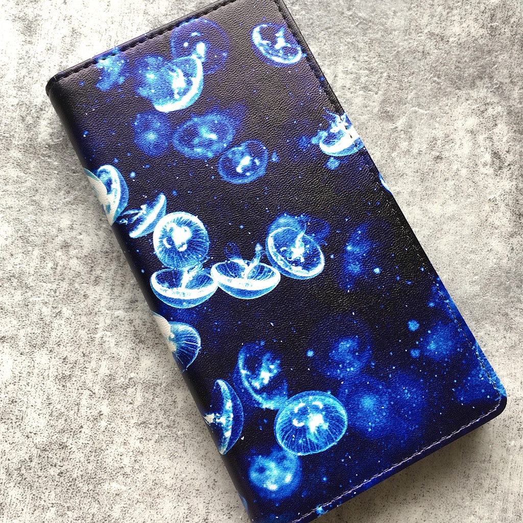 きらきらクラゲの手帳型スマホケース iphone16e iphone14 iphone15 全機種対応 海 クラゲ 水