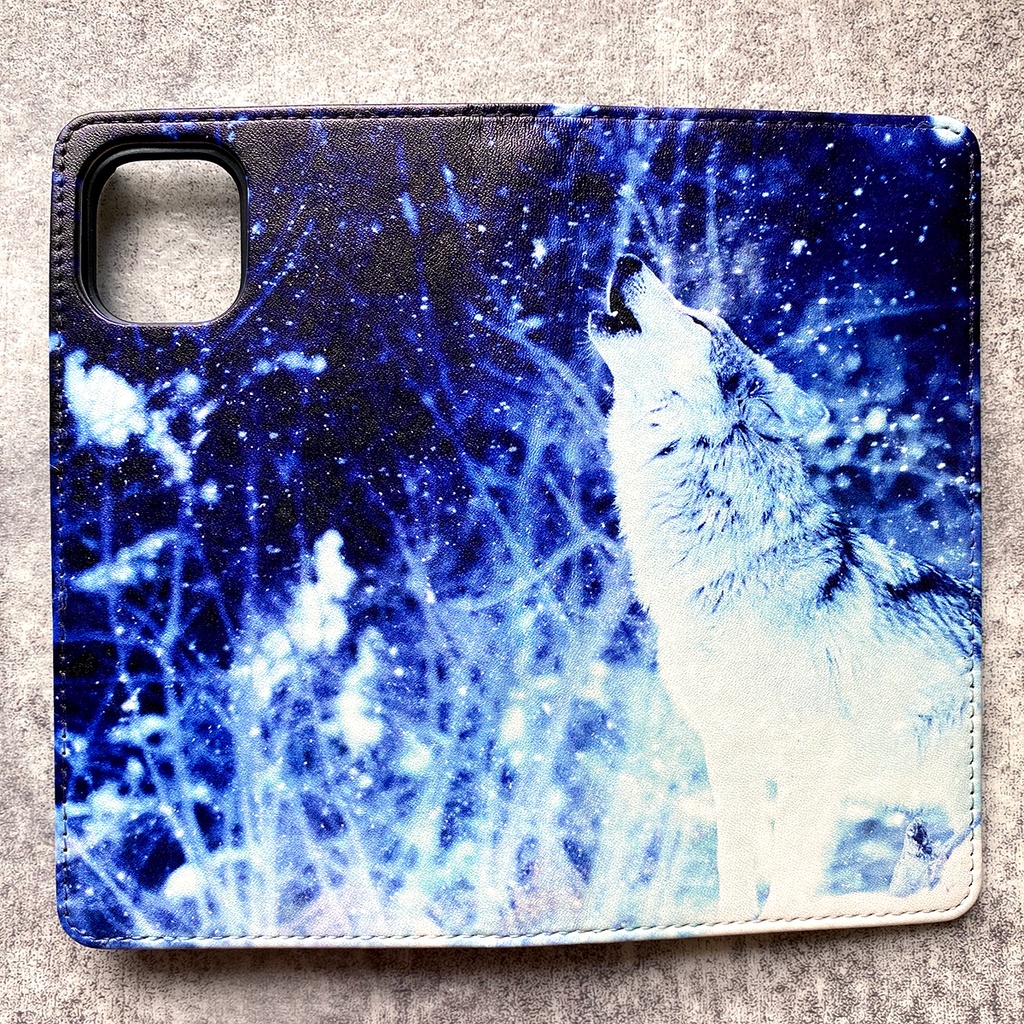 雪原のオオカミ 手帳型スマホケース iphone16e iphone14 iphone15 全機種対応 狼 冬 雪 スマホケース