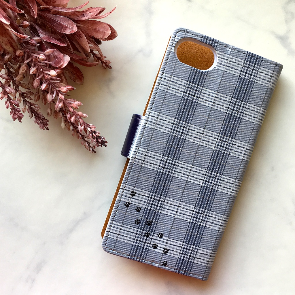 猫とグレンチェックの手帳型スマホケース(ネイビー) 全機種対応 手帳型 スマホケース iphone15 iphone16e 猫 黒猫 iPhone17 Air iphone14