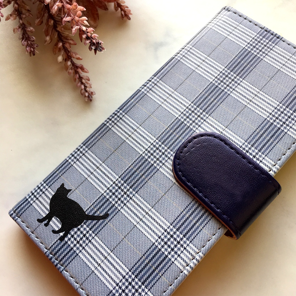 猫とグレンチェックの手帳型スマホケース(ネイビー) 全機種対応 手帳型 スマホケース iphone15 iphone16e 猫 黒猫 iPhone17 Air iphone14