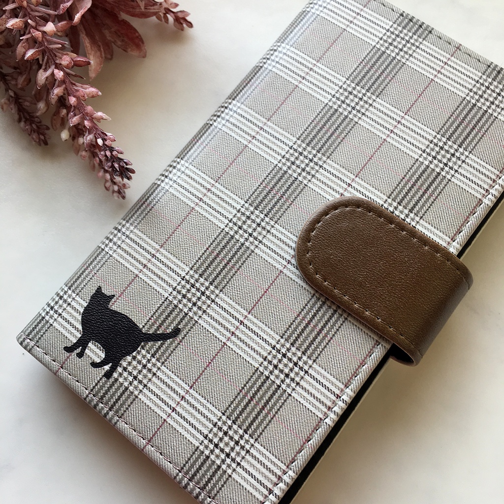 猫とグレンチェックの手帳型スマホケース(ブラウン) 全機種対応 手帳型 スマホケース iphone15 iphone16e 猫 黒猫 iPhone17 Air iphone14