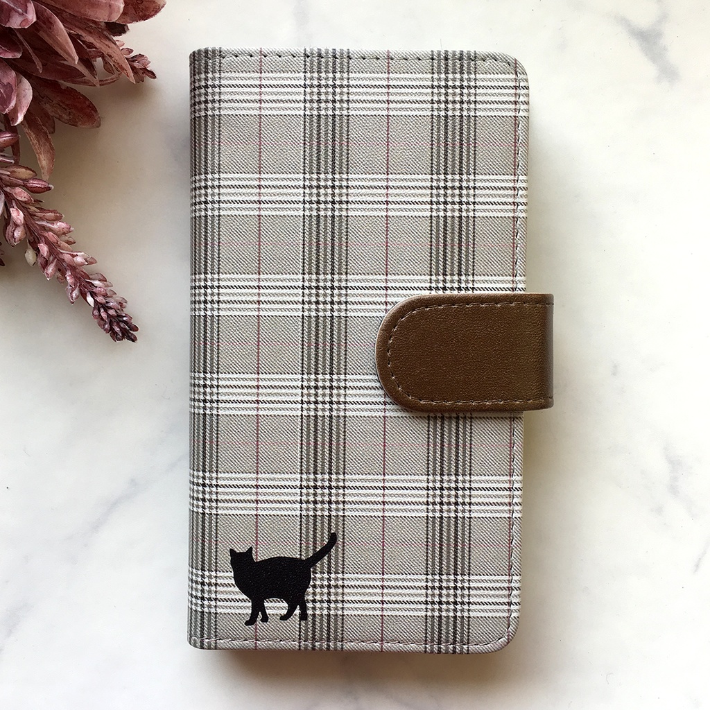 猫とグレンチェックの手帳型スマホケース(ブラウン) 全機種対応 手帳型 スマホケース iphone15 iphone16e 猫 黒猫 iPhone17 Air iphone14