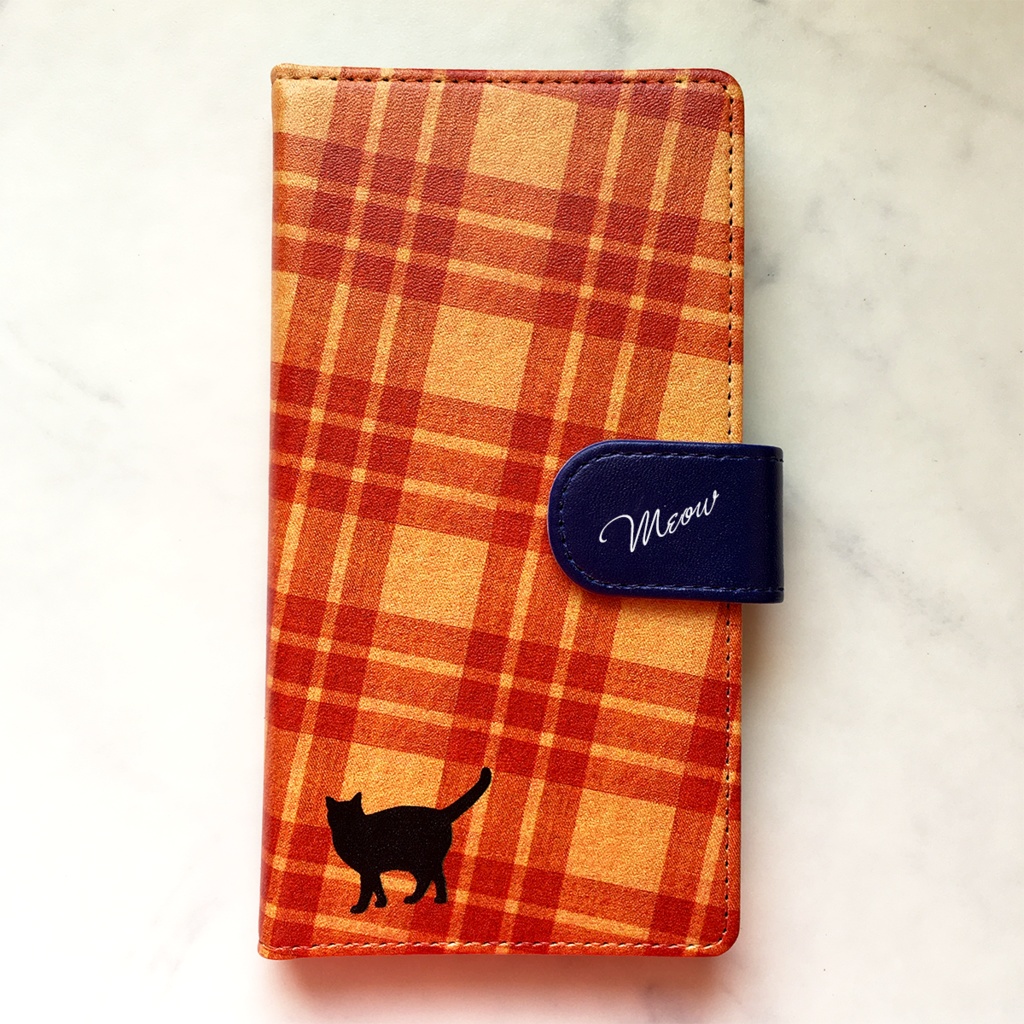 猫とチェックの手帳型スマホケース(オレンジ×ネイビー) 全機種対応 手帳型 スマホケース iPhone17 air iphone15 iphone16e iphone14 猫 黒猫