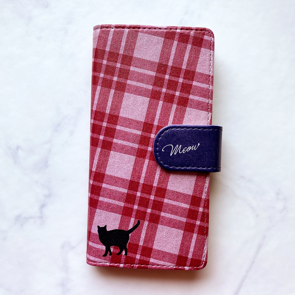 猫とチェックの手帳型スマホケース(ラズベリーピンク) 全機種対応 手帳型 スマホケース iphone16e iphone15 iPhone17 Air 猫 黒猫