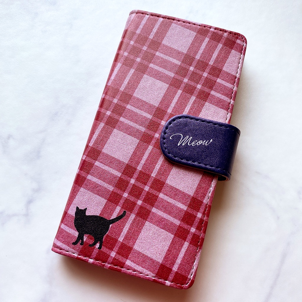 猫とチェックの手帳型スマホケース(ラズベリーピンク) 全機種対応 手帳型 スマホケース iphone16e iphone15 iPhone17 Air 猫 黒猫