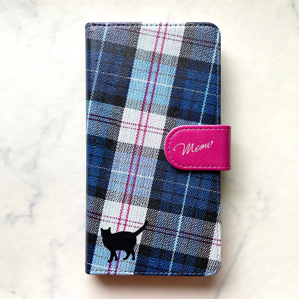 猫とタータンチェックの手帳型スマホケース(ネイビー×マゼンタ) 全機種対応 手帳型 スマホケース iphone16e iphone15 iPhone17 Air 猫 黒猫