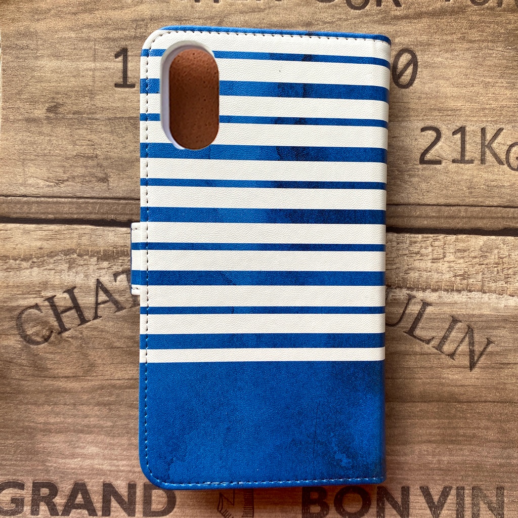 猫とサマーボーダーの手帳型スマホケース(ネイビー) 全機種対応 手帳型 スマホケース iphone15 iphone16e 猫 iphonne14