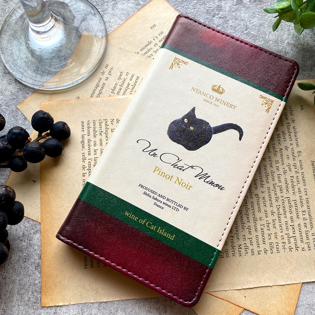 黒猫ワインの手帳型ケース(赤/ ピノ・ノワール) iphone16e iphone14 iphone15 全機種対応 猫 黒猫 スマホケース