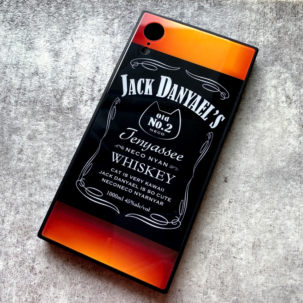 ウイスキーにゃんこのガラススマホケース(ジャックダニャエル) メンズ 猫 iphone15 iphone14 iphone16e SE3 XR 他