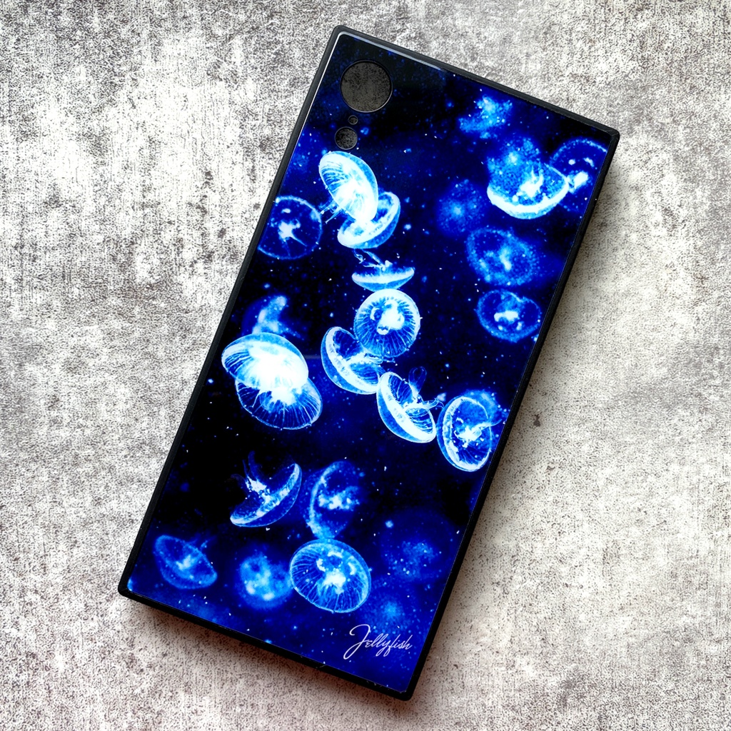 きらきらクラゲのガラススマホケース クラゲ 宇宙 海 スマホケース iphone14 iphone15 iphone16e