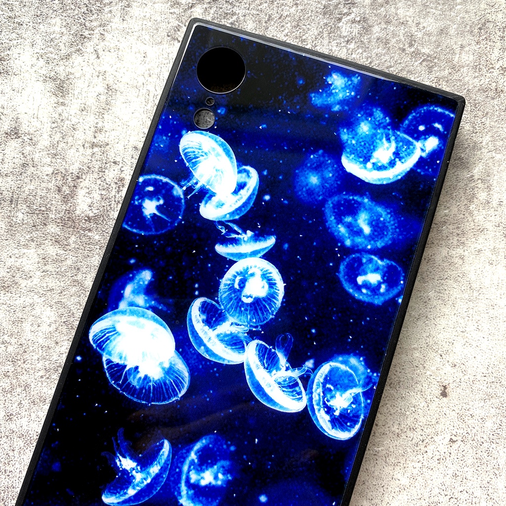 きらきらクラゲのガラススマホケース クラゲ 宇宙 海 スマホケース iphone14 iphone15 iphone16e