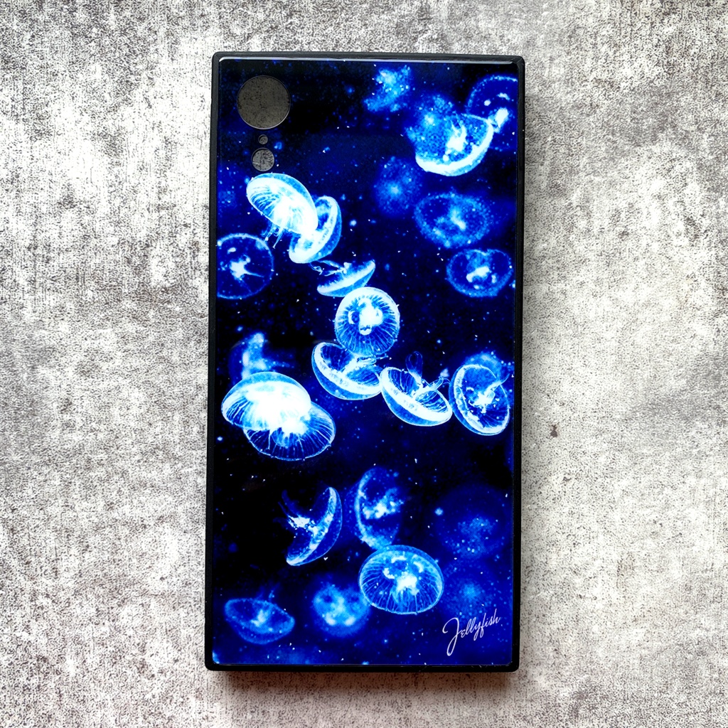 きらきらクラゲのガラススマホケース クラゲ 宇宙 海 スマホケース iphone14 iphone15 iphone16e