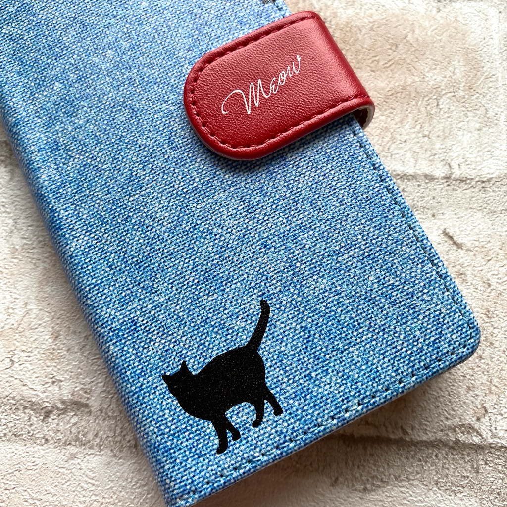 にゃんこデニムの手帳型スマホケース(ライトブルー×赤) iPhone17 Air iphone15 iphone16e iphone14 全機種対応 猫 黒猫 デニム 手帳型 スマホケース