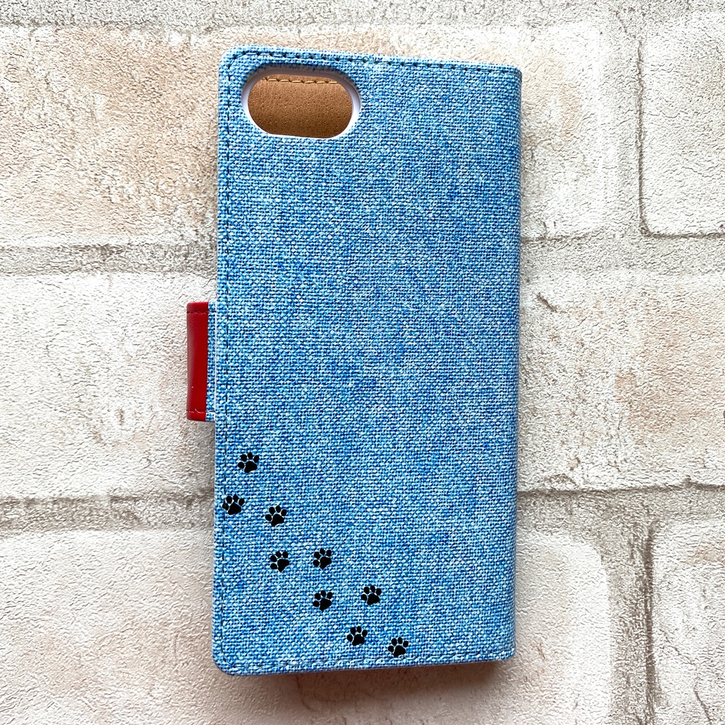 にゃんこデニムの手帳型スマホケース(ライトブルー×赤) iPhone17 Air iphone15 iphone16e iphone14 全機種対応 猫 黒猫 デニム 手帳型 スマホケース