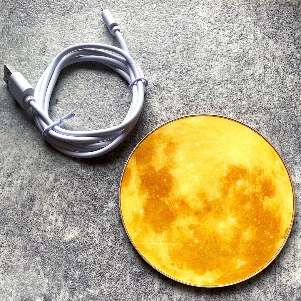 金のお月様のQiワイヤレス充電器