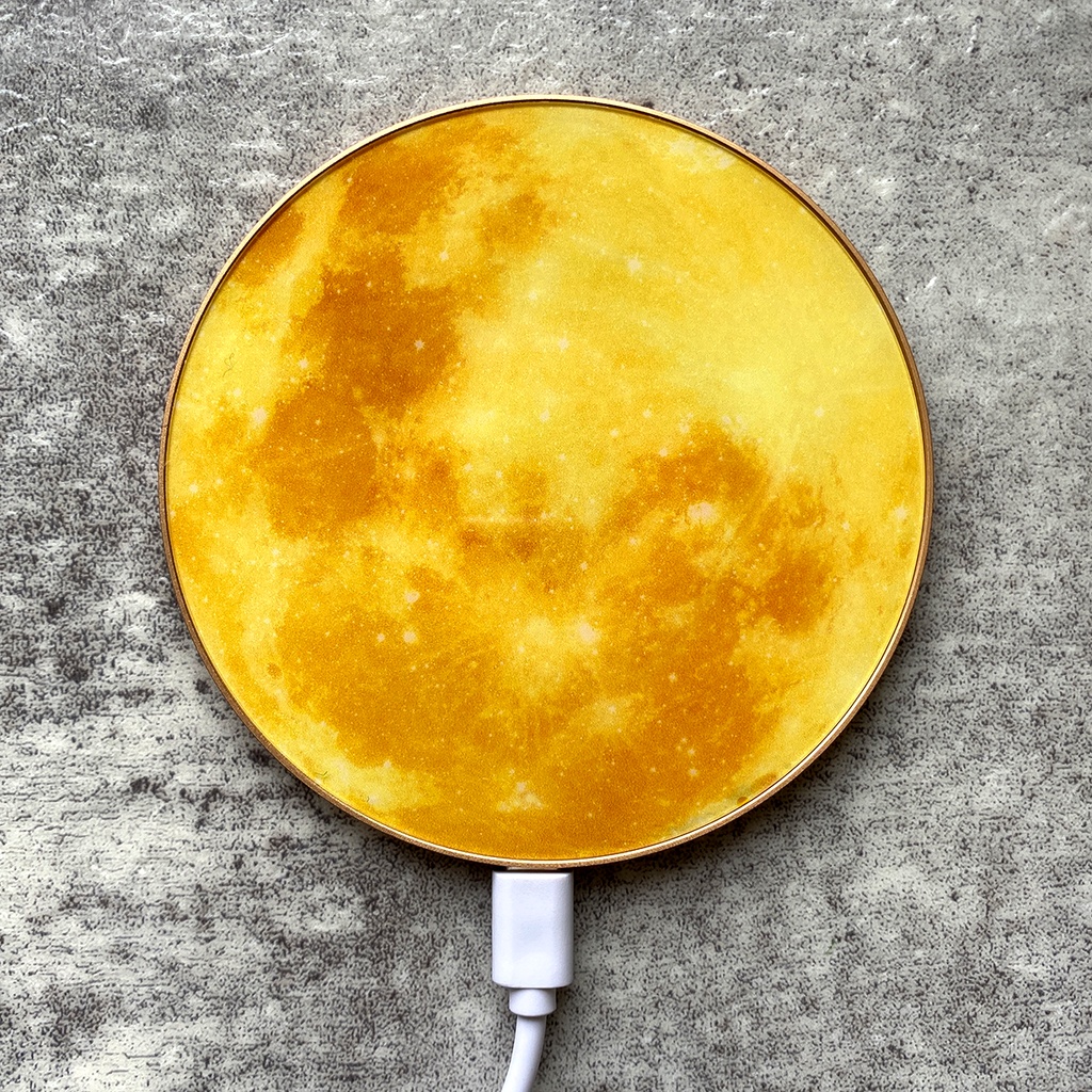 金のお月様のQiワイヤレス充電器