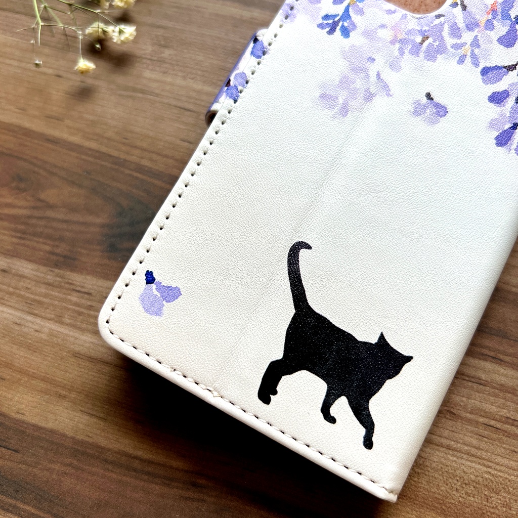 黒猫と藤の手帳型スマホケース (ベルトあり) 藤の花 藤 黒猫 猫 iPhone17 Air iphone14 iphone16e iphone15 iphone13 全機種対応 手帳型 SE3 第3世代