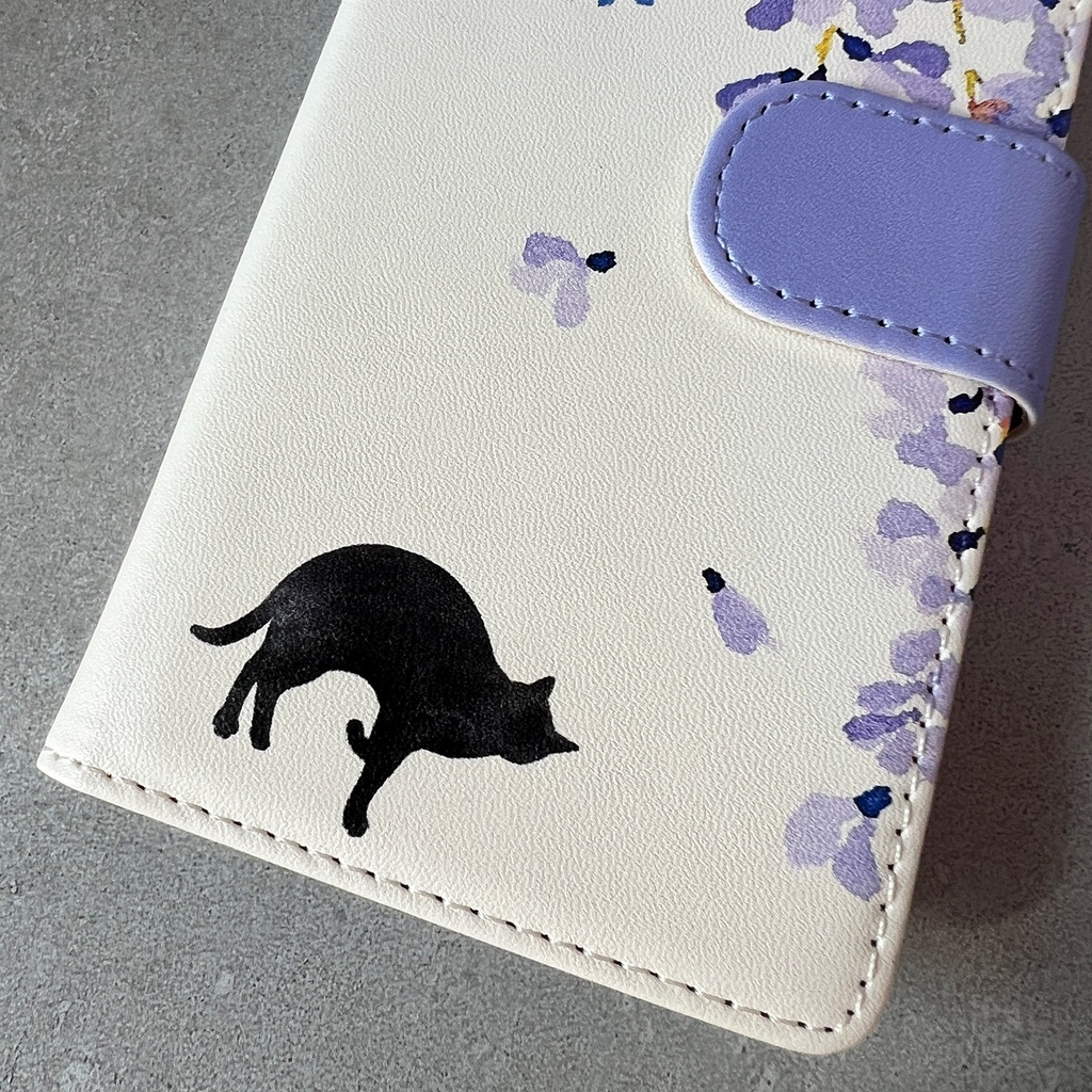 黒猫と藤の手帳型スマホケース (ベルトあり) 藤の花 藤 黒猫 猫 iPhone17e Air iphone14 iphone16e iphone15 iphone13 全機種対応 手帳型 SE3 第3世代