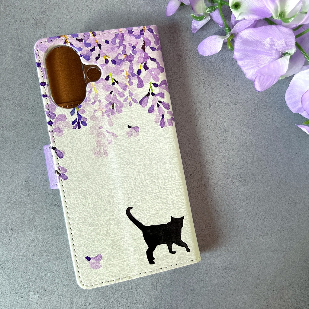 黒猫と藤の手帳型スマホケース (藤紫/ベルトあり) 藤の花 藤 黒猫 猫 iPhone17e Air iphone15 iphone14 iphone16e 全機種対応 手帳型 SE3 第3世代