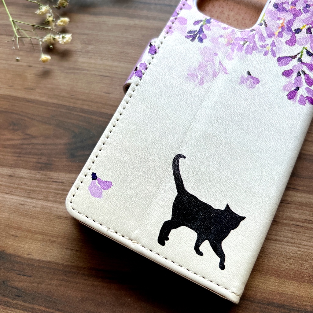 黒猫と藤の手帳型スマホケース (藤紫/ベルトあり) 藤の花 藤 黒猫 猫 iPhone17 Air iphone15 iphone14 iphone16e 全機種対応 手帳型 SE3 第3世代