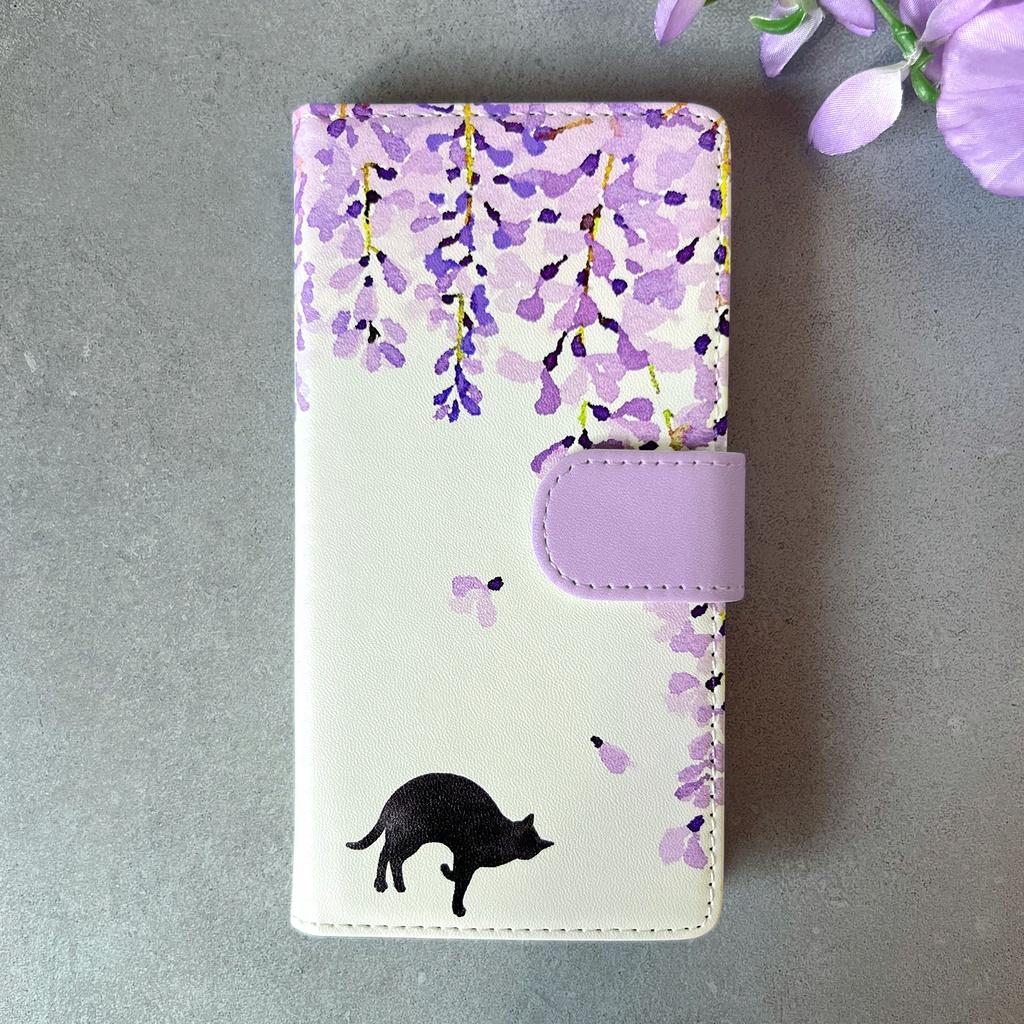 黒猫と藤の手帳型スマホケース (藤紫/ベルトあり) 藤の花 藤 黒猫 猫 iPhone17e Air iphone15 iphone14 iphone16e 全機種対応 手帳型 SE3 第3世代