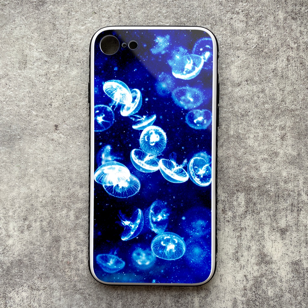 きらきらクラゲのiphoneケース（強化ガラス） スマホケース クラゲ 宇宙 iphone14 iphone13 iphone15