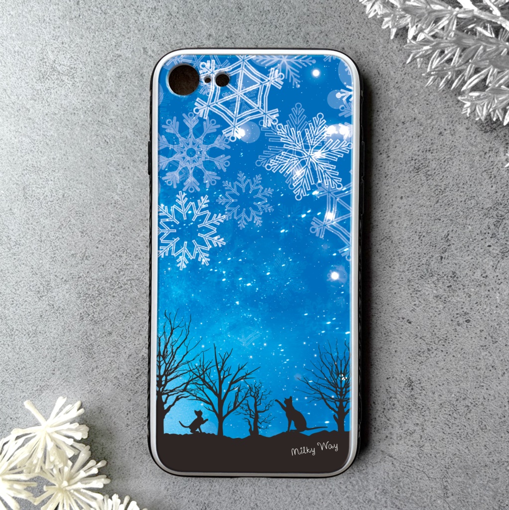 雪遊び猫のスマホケース(ブルー)/ 強化ガラス スマホケース 雪 冬 iphone14 iphone13 iphone15 iPhone16e