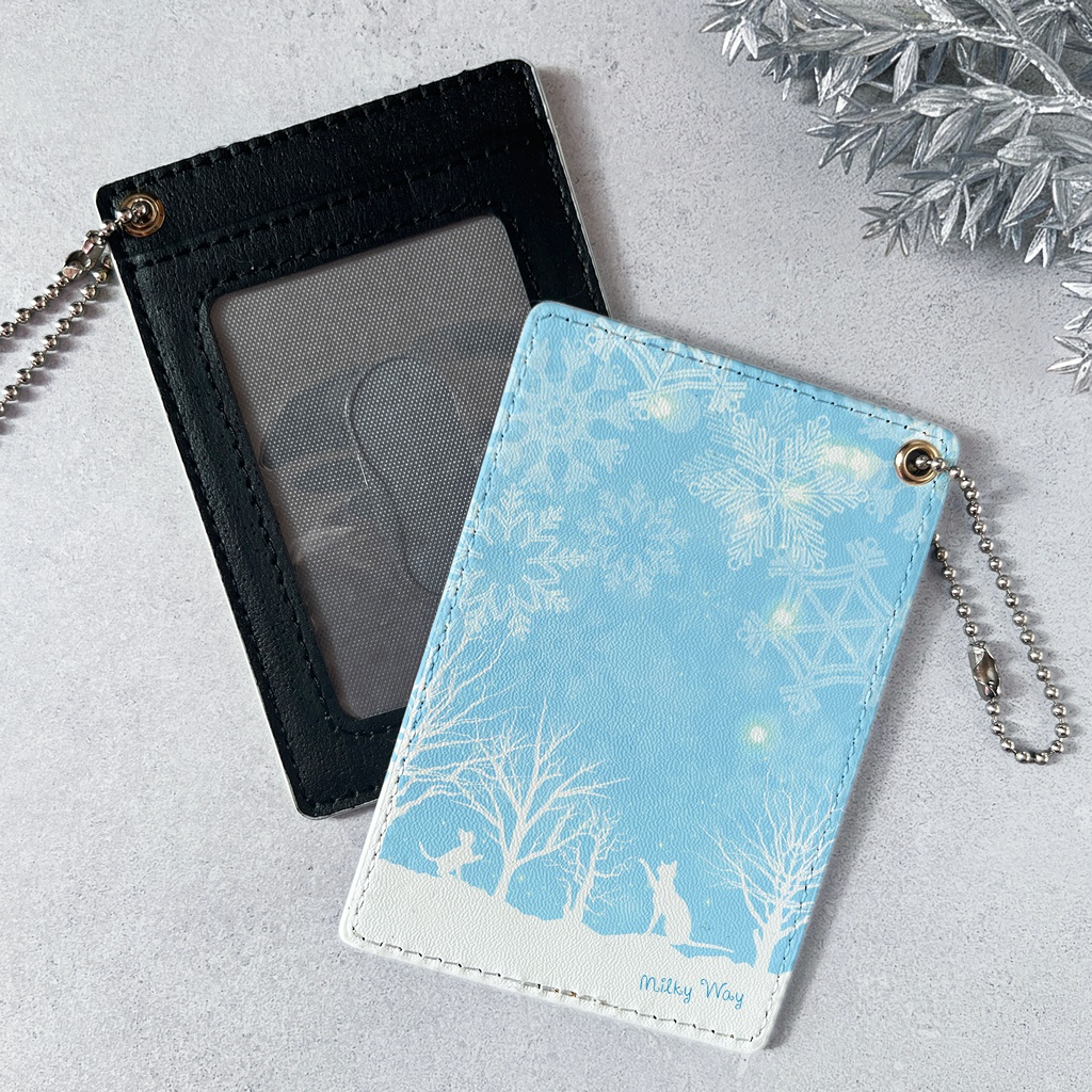 雪遊び猫のパスケース(ライトブルー) 猫 雪 冬 パスケース 定期入れ カードケース