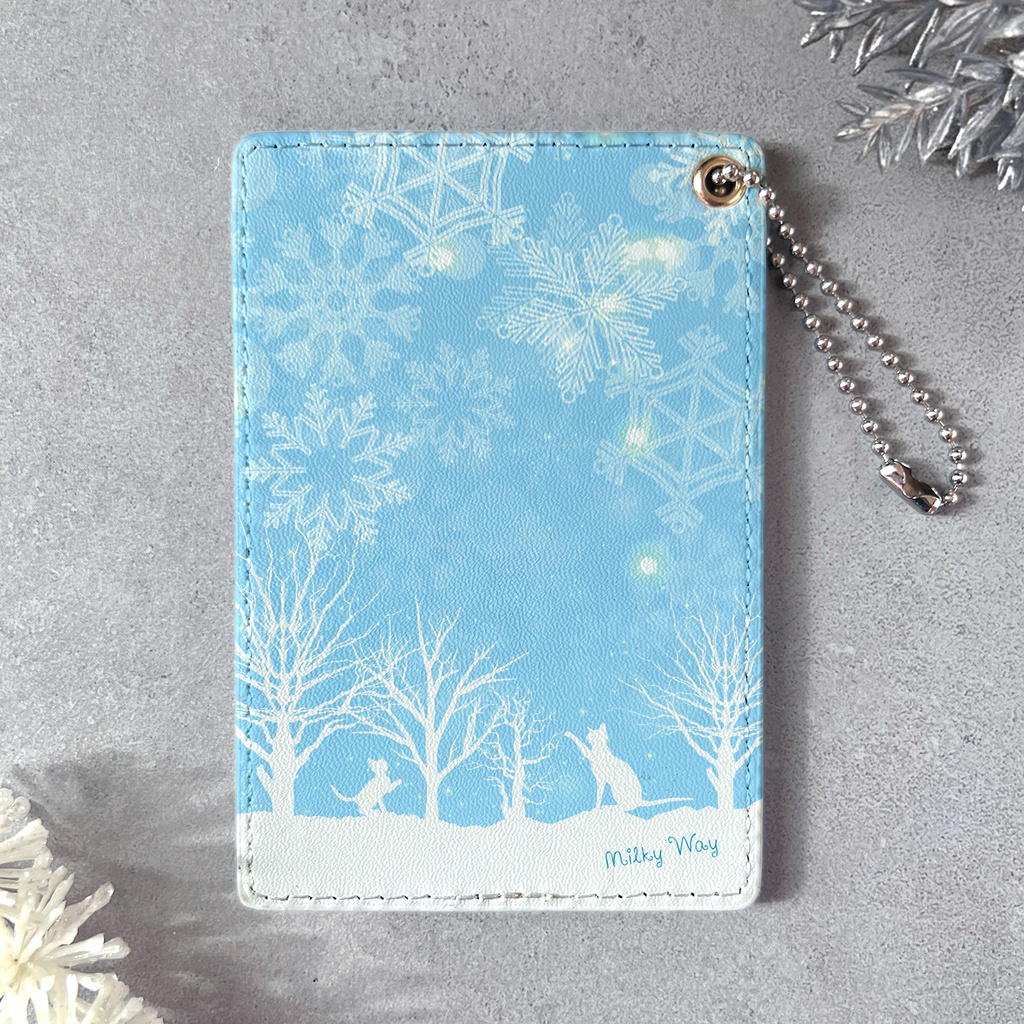 雪遊び猫のパスケース(ライトブルー) 猫 雪 冬 パスケース 定期入れ カードケース