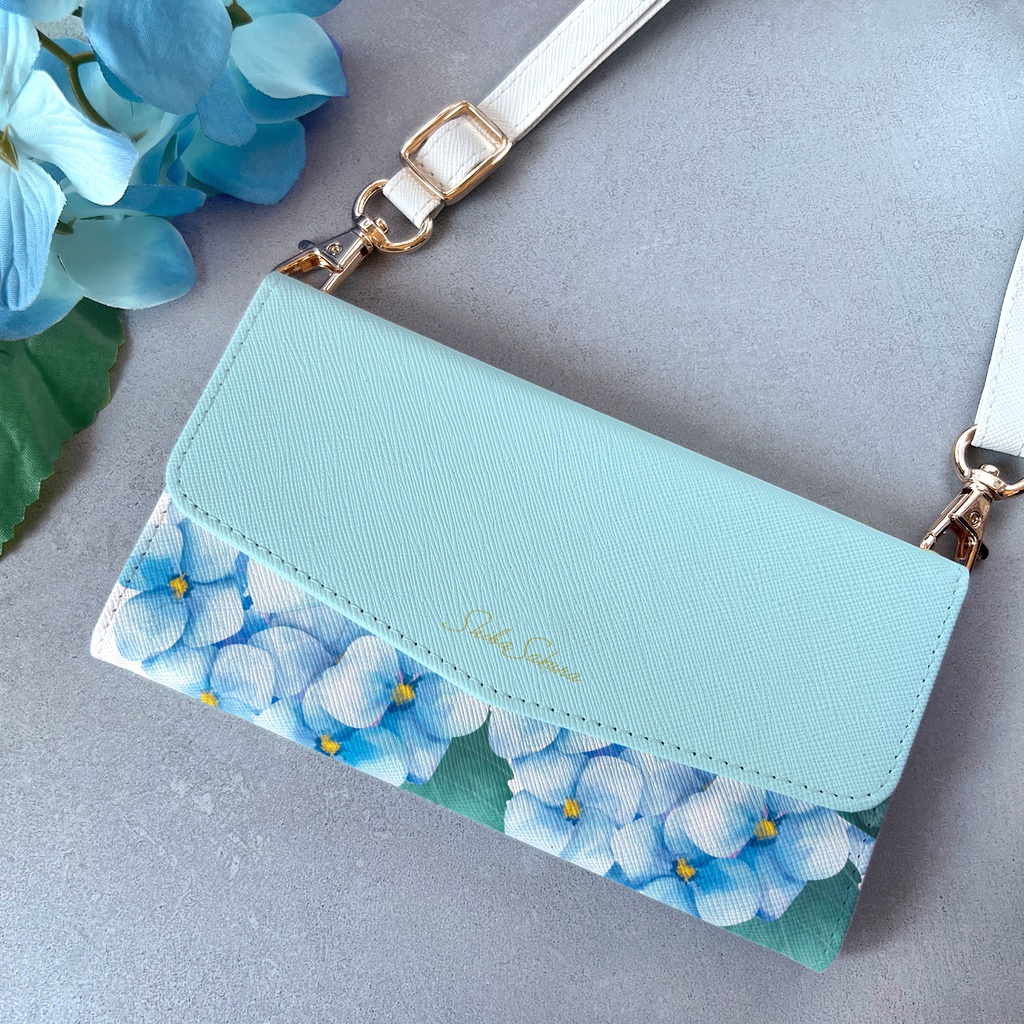 梅雨の紫陽花の三つ折り手帳型スマホケース（ライトブルー） 全機種対応 スマホケース iphone Android 夏 iphone16 iphone15 iPhone17e