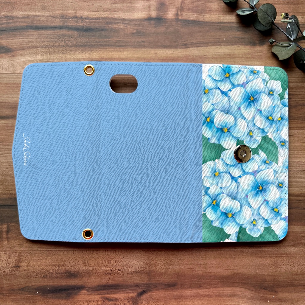 梅雨の紫陽花の三つ折り手帳型スマホケース(薄青) 全機種対応 スマホケース iphone Android 夏 iphone16 iphone15 iPhone16e