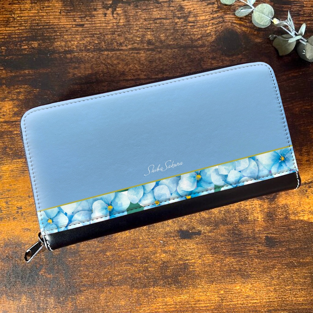 梅雨の紫陽花の長財布（薄青） アジサイ 花 雨 紫陽花 財布