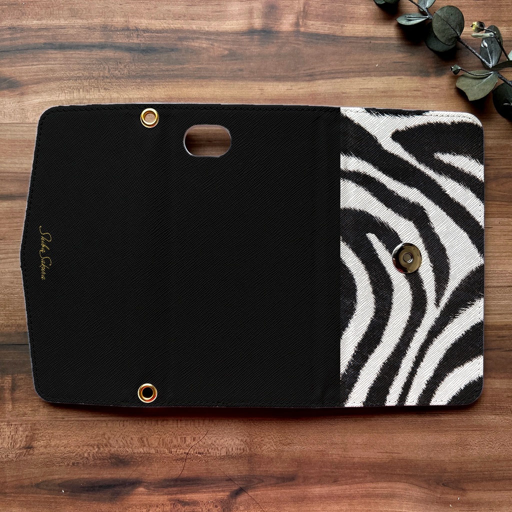 ゼブラ×ブラックの三つ折り手帳型スマホケース 全機種対応 スマホケース iphone Android 猫 iphone16 iphone15 iPhone16e